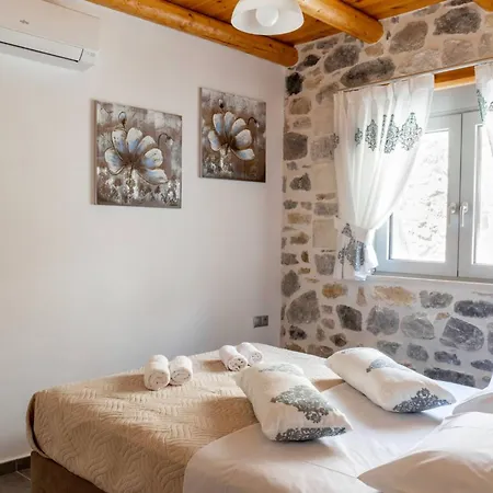 Marilena Natural Stone House, By Hellocrete Hébergement de vacances