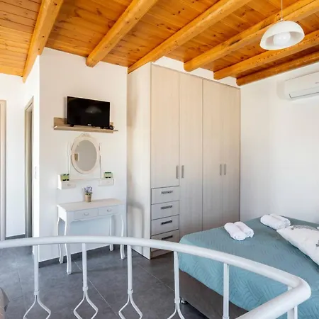 Marilena Natural Stone House, By Hellocrete Nyaraló