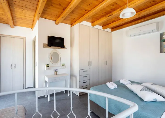 Marilena Natural Stone House, By Hellocrete Nyaraló